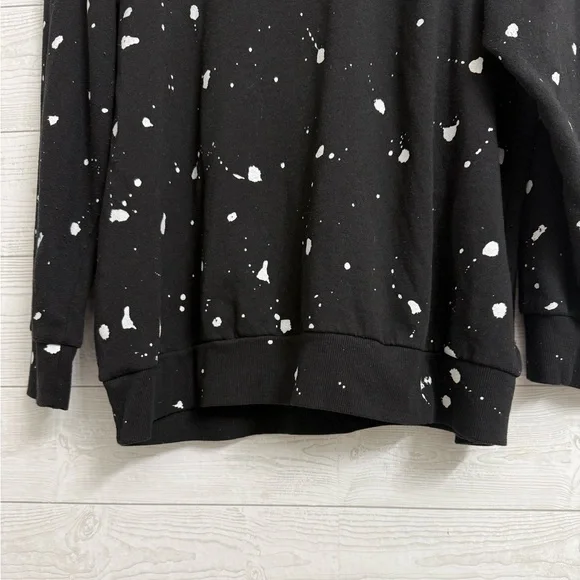 The Vinyl Icons Women’s Black Pullover “KISS” Sweatshirt. Size 2 (XL) - Picture 5 of 7